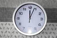 Zegar ścienny ,rama kolor metal,szary,tarcza biała,20 cm.mały,plastik
