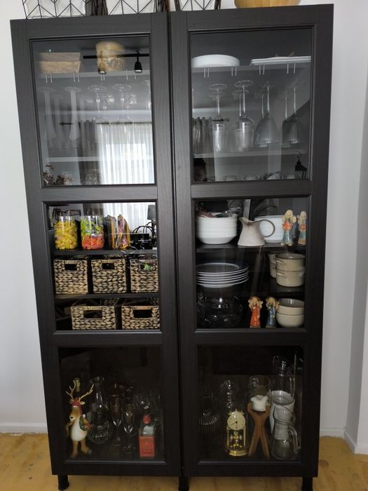 Duża witryna Ikea Besta