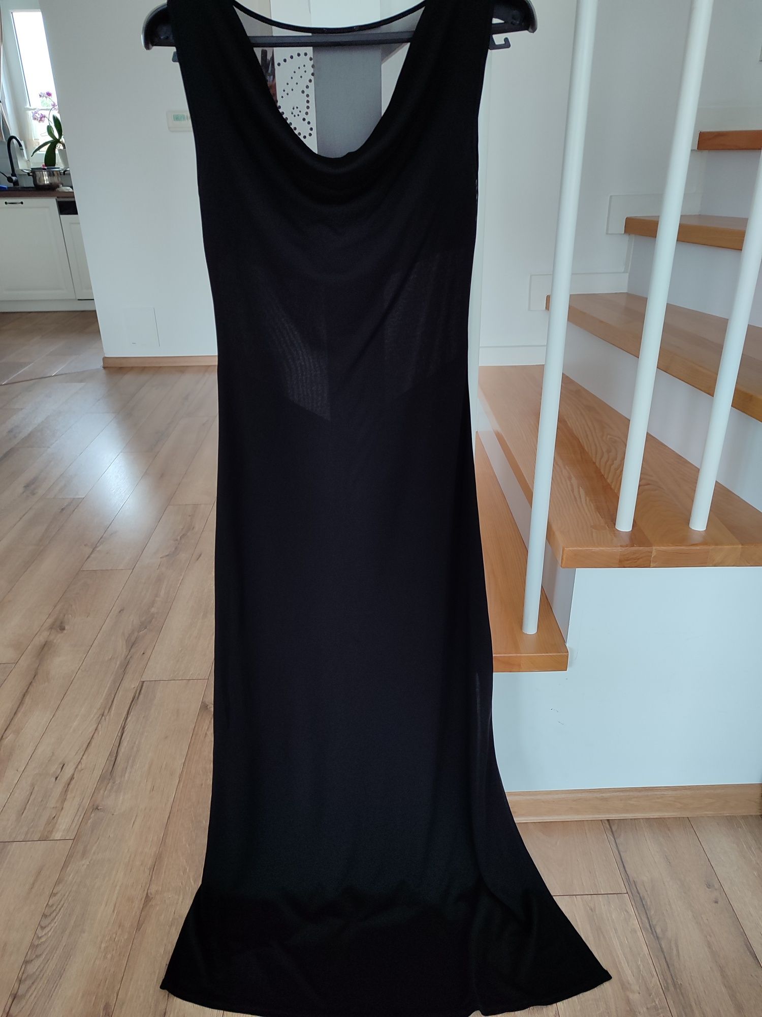 Długa elegancka czarna sukienka 36 S efektowny tył, plecy motyl
