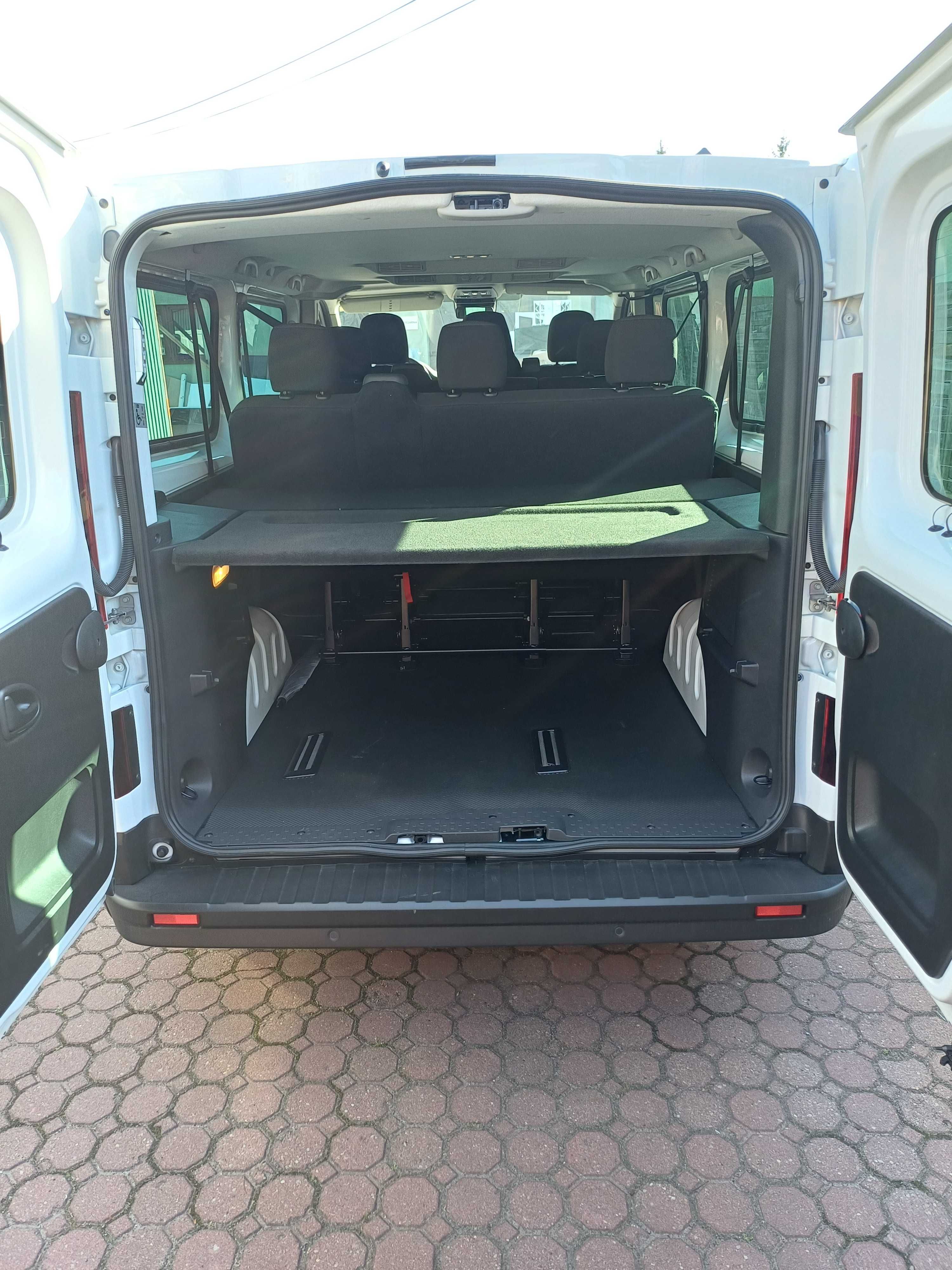 Wynajem bus 9 osobowy, Renault Trafic 2025