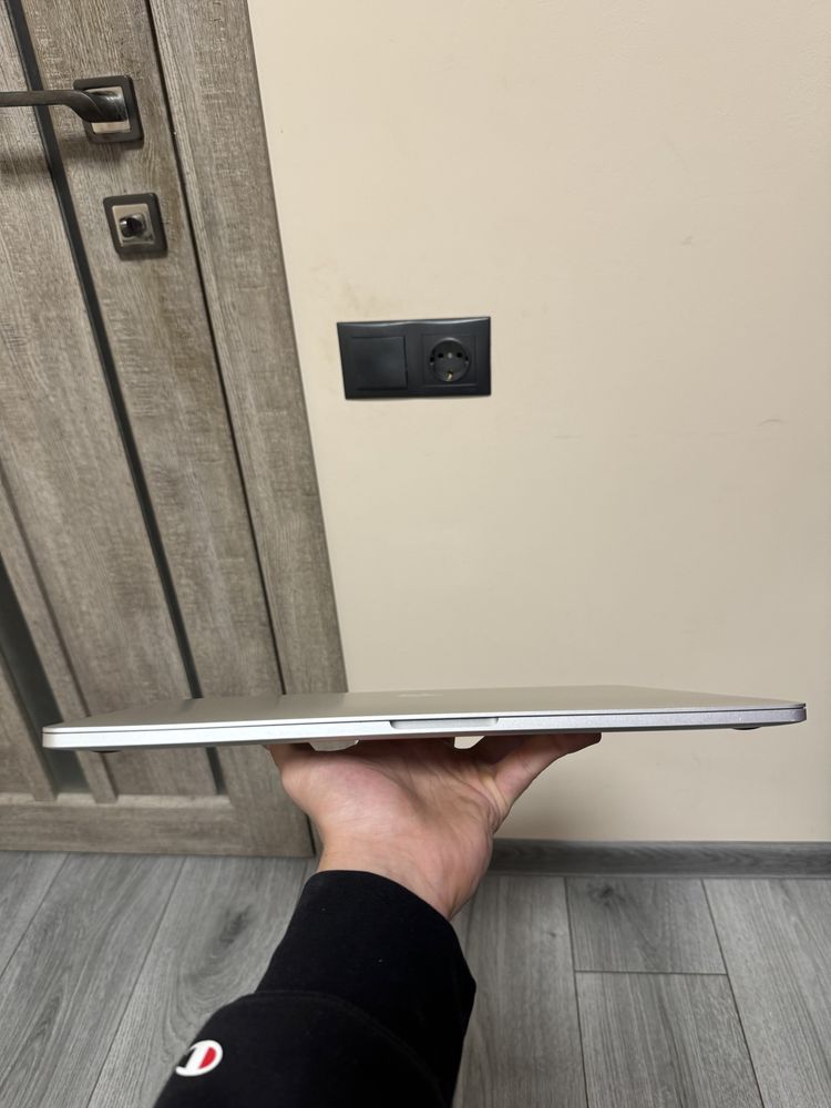 Macbook pro 15 2018 core i7 32/512gb amd pro 555x 4gb