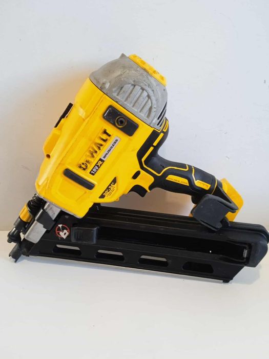 Gwoździarka DeWalt DCN692-BODY
ROK 2024 
Stan bardzo dobry 100% sprawn