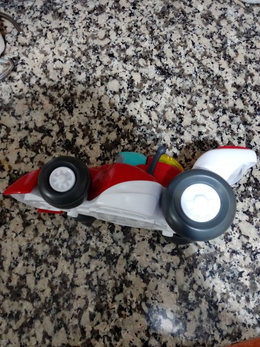 Carro de corrida baby clementoni telecomandado
