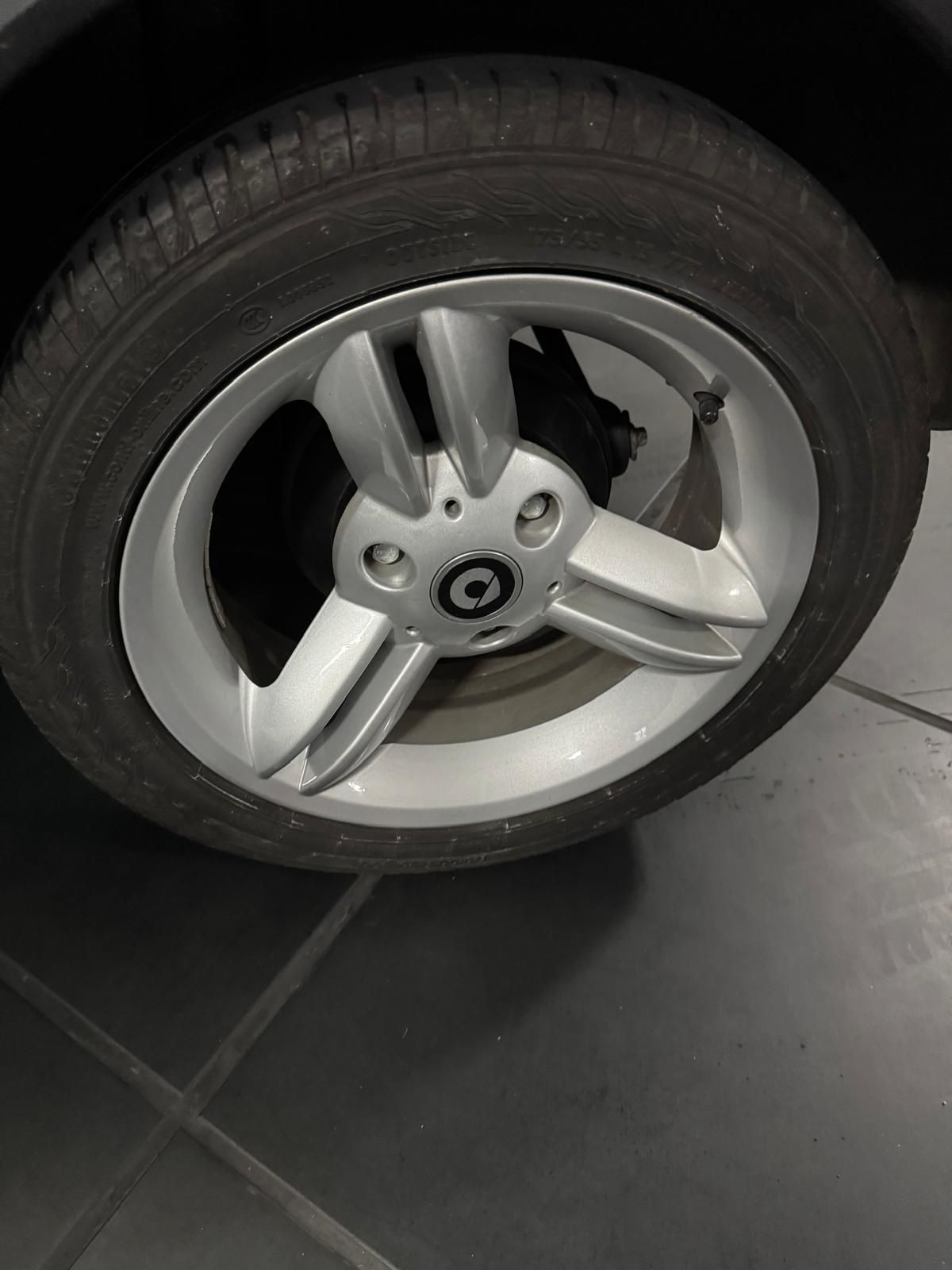 Smart Fortwo ac, pele e 75 mil kms