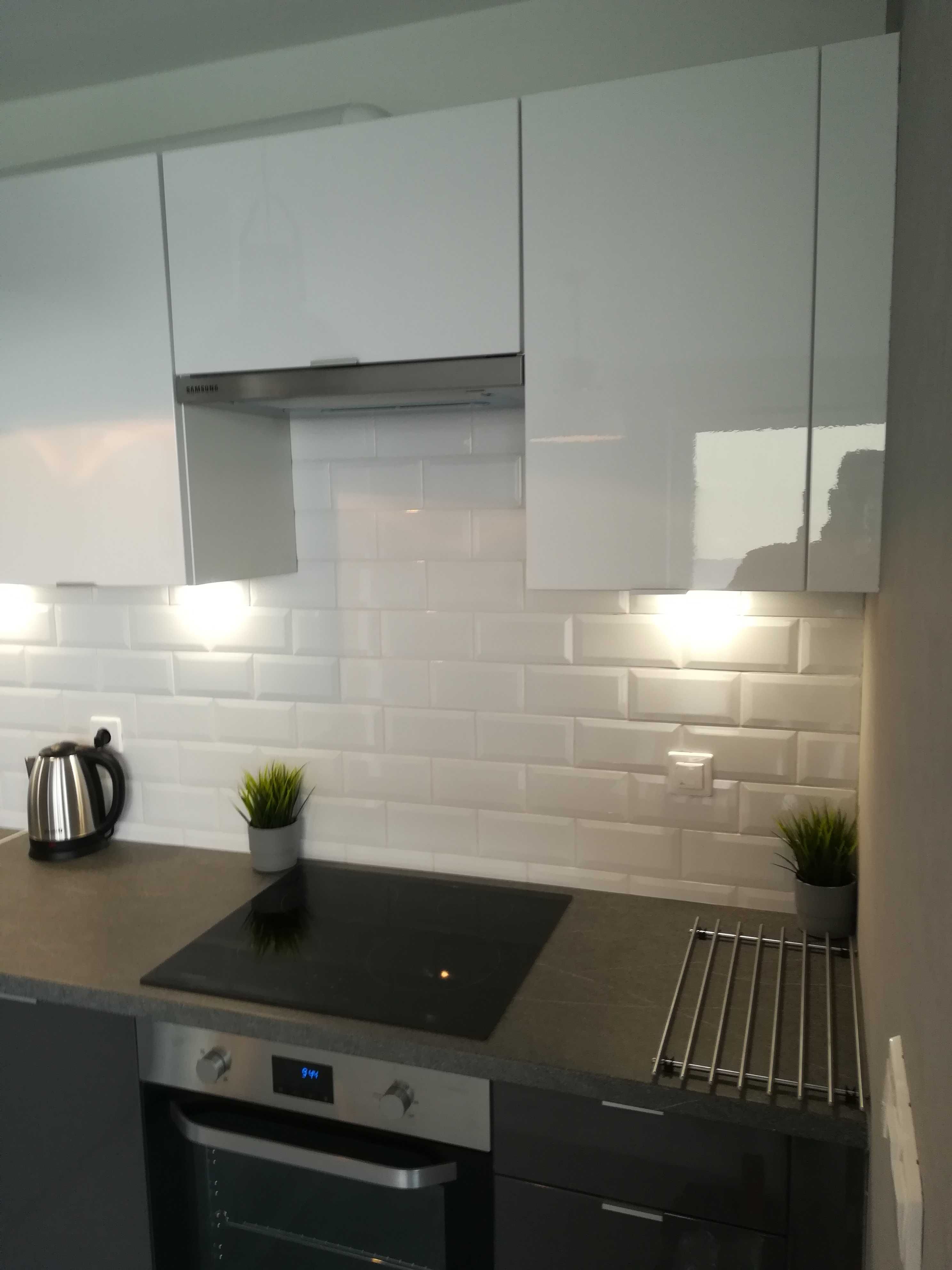 Do wynajęcia 3-pokojowe, 45m+balkon 8m, parking, piwnica. Oś. Górna.