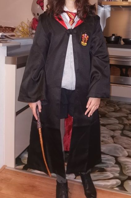 Костюм Гарри Поттера - мантия, очки, шарф, галcтук, волшебная палочка