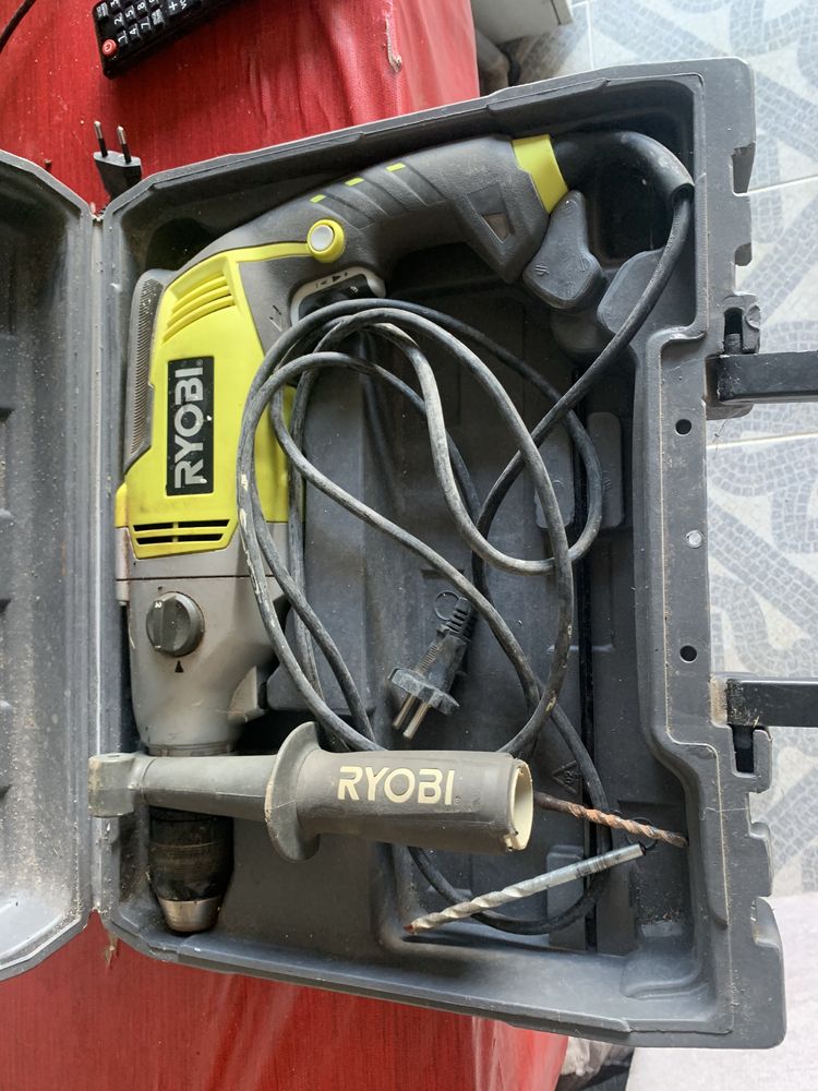 Maquina de furar Ryobi
