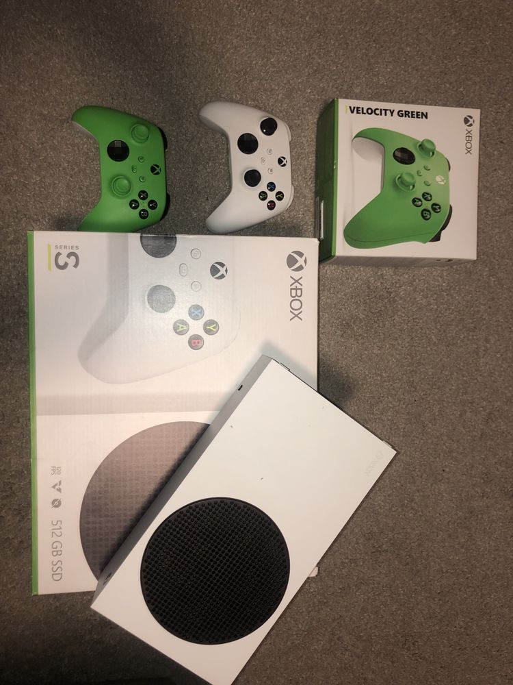 Xbox Series S, stan bardzo dobry + | dwa pady