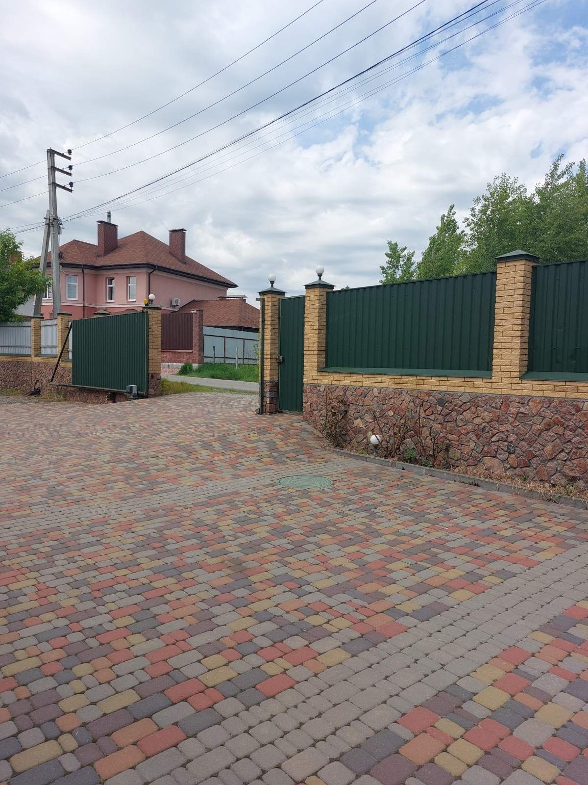 Без % Уникальный дом с банным комплексом и бассейнами в Гореничах

2.