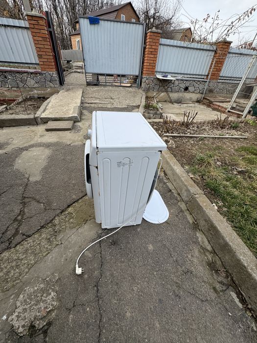 Пральна машина WhirLpool,працює потрібна заміна хрестовини