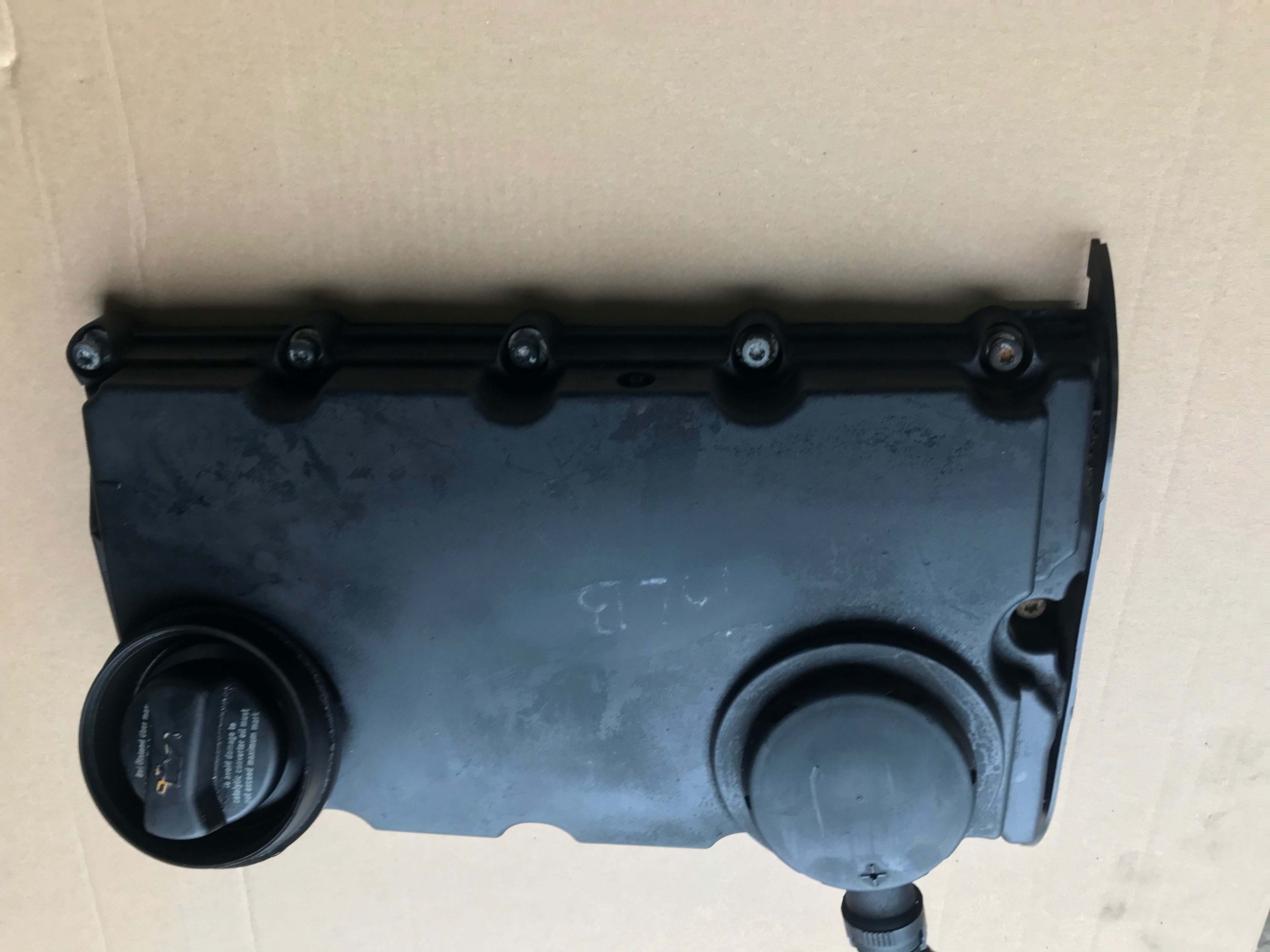 POKRYWA zaworow AUDI A4 B7 A6 C6 2.0 TDI  03G103475B