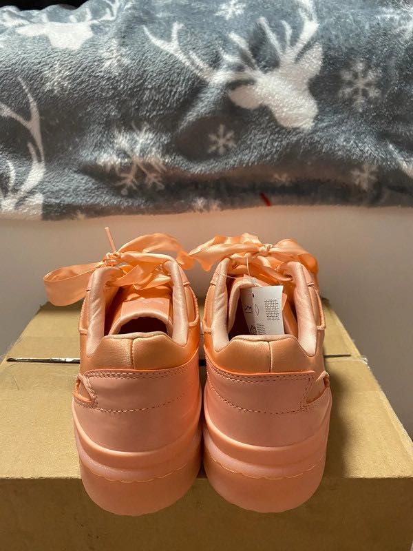 Koralowe/pastelowy pomarańczowy buty Adidas Forum Satin Low J