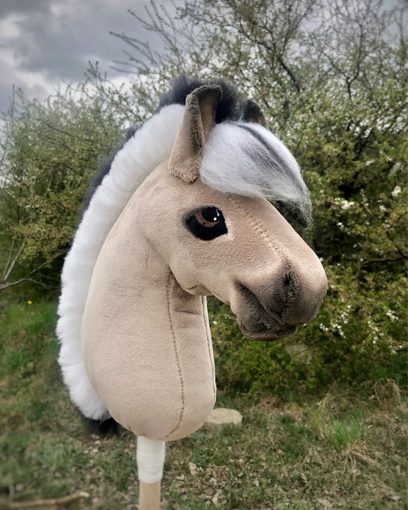 Hobby Horse Fiord Fjord Fiording koń konik na kiju realistyczny A4