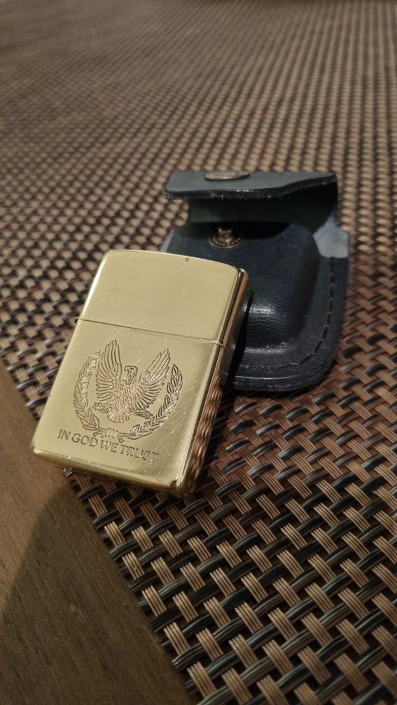 Zapalniczka Zippo In God We Trust z 1996r z Futerałem że Skóry