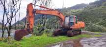 Escavadora de Rastos Hitachi 210