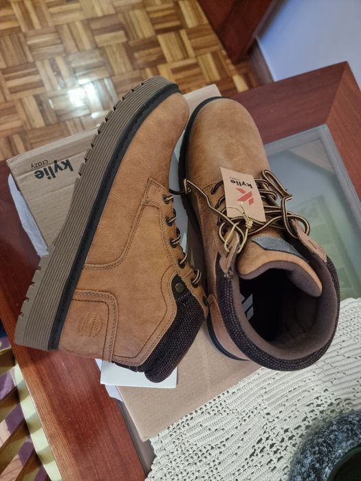 Botas em couro, Novas. Tamanho 42.