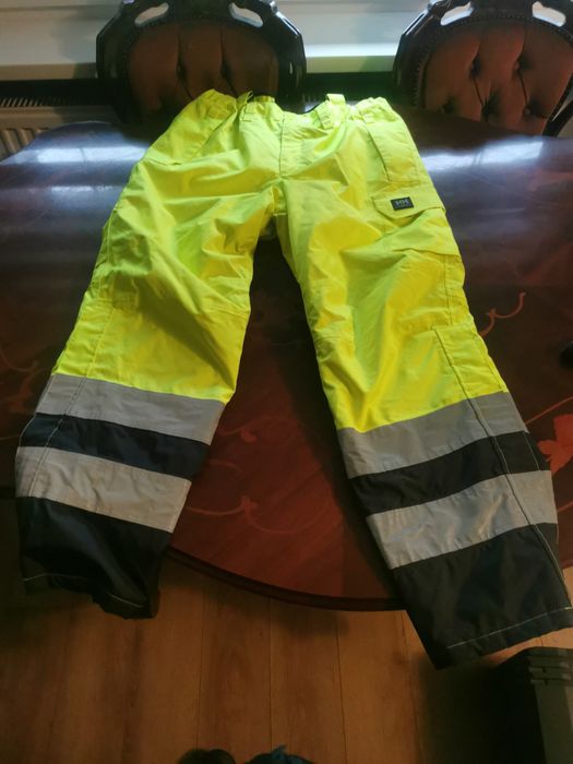 Nowe spodnie robocze Helly Hansen Workwear L/G – odblaskowe, ocieplane