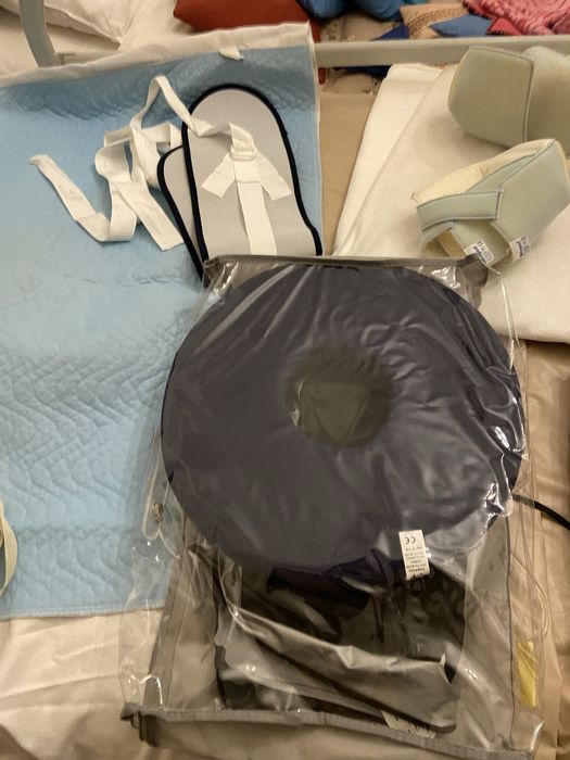 Cama hospitalar, grades rebativeis e 3 funções