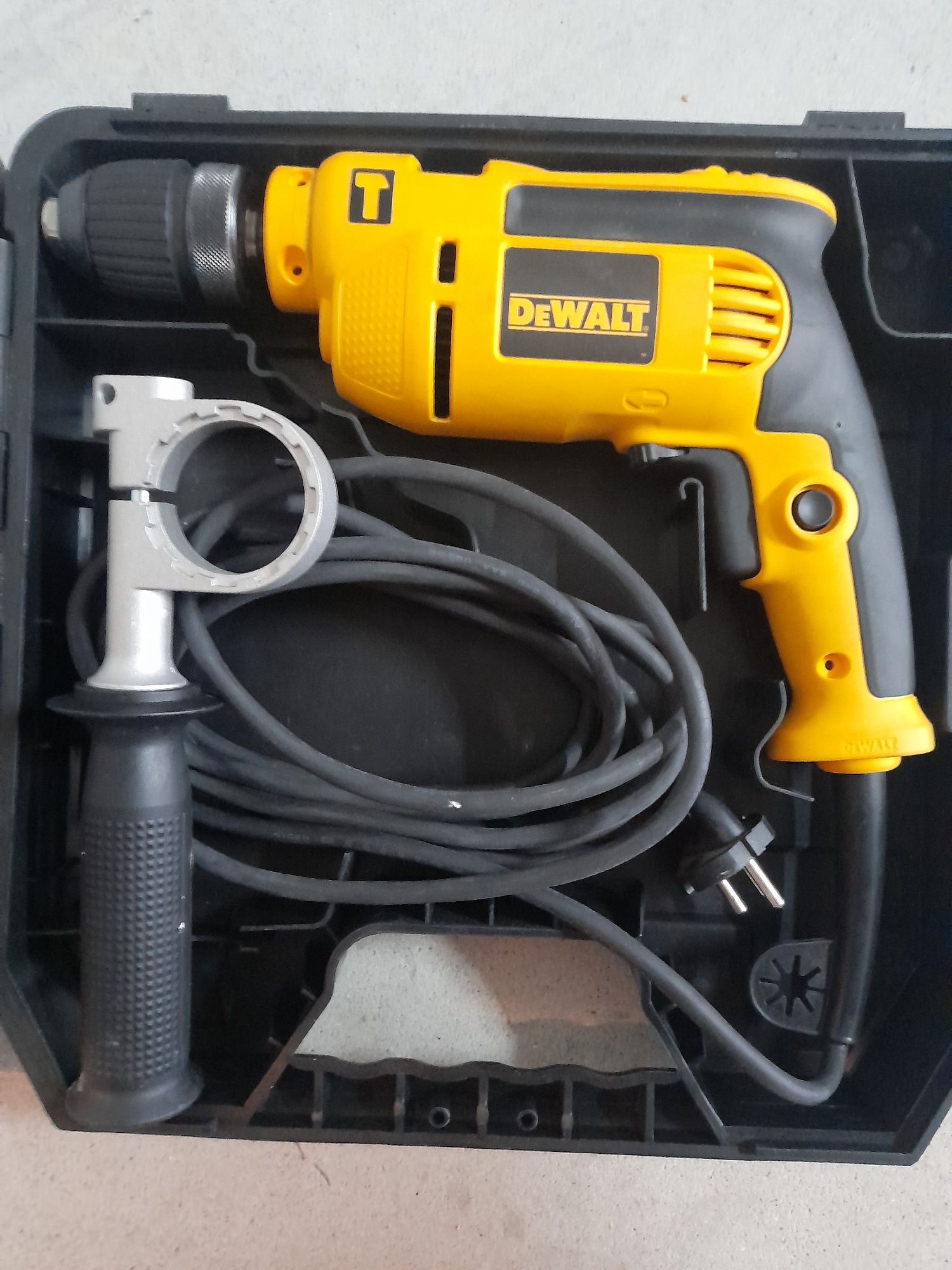 Máquina de furar dewalt