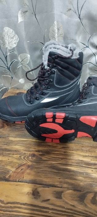 Продам чоловічі ботінки,нові