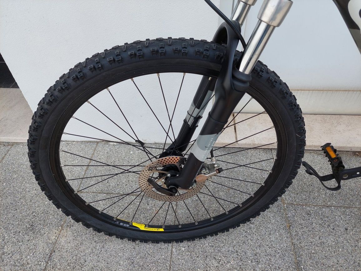 Bicicleta montanha GIANT modelo NSR 3 suspensão total