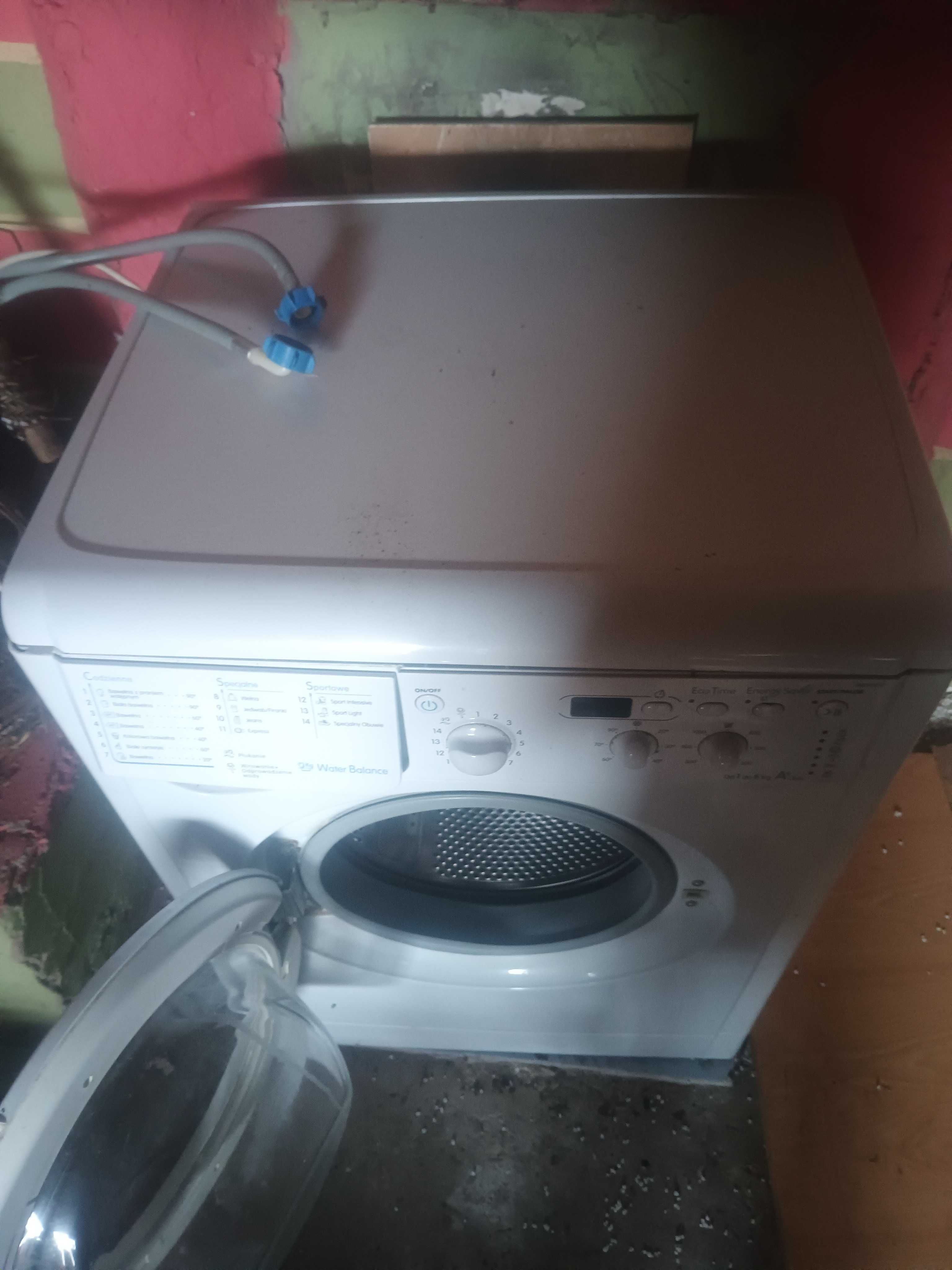 Sprzedam pralkę Indesit
