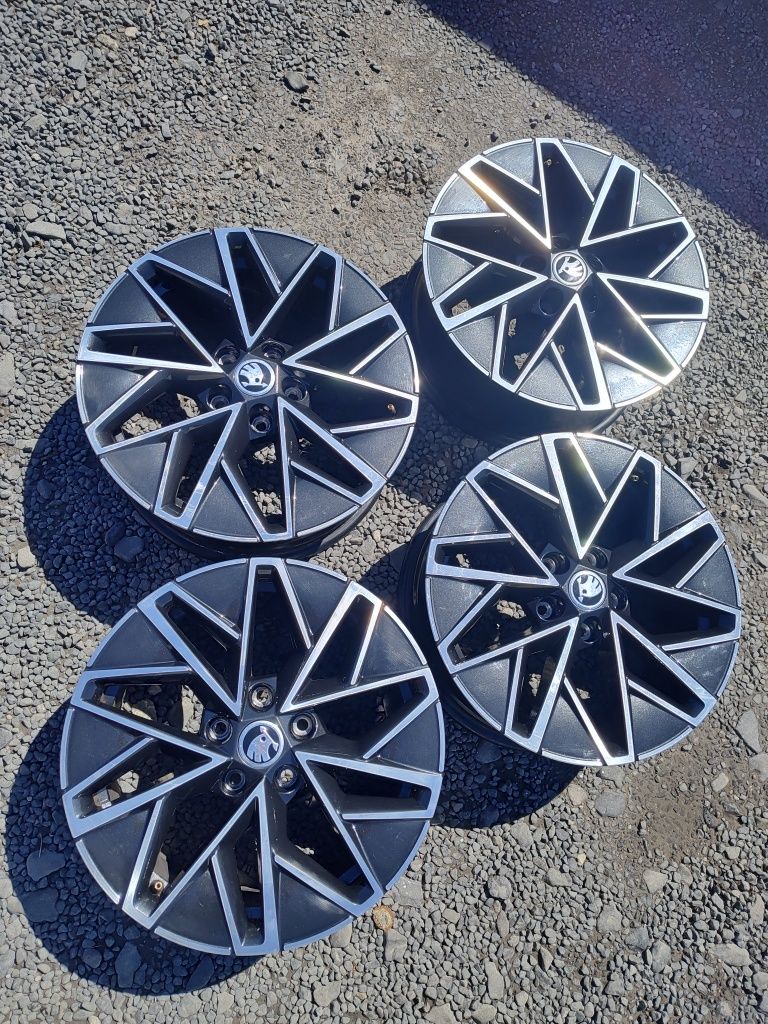 Felgi 5 x 112 R17 Skoda Octavia III IV karoq Superb Oem jak nowe