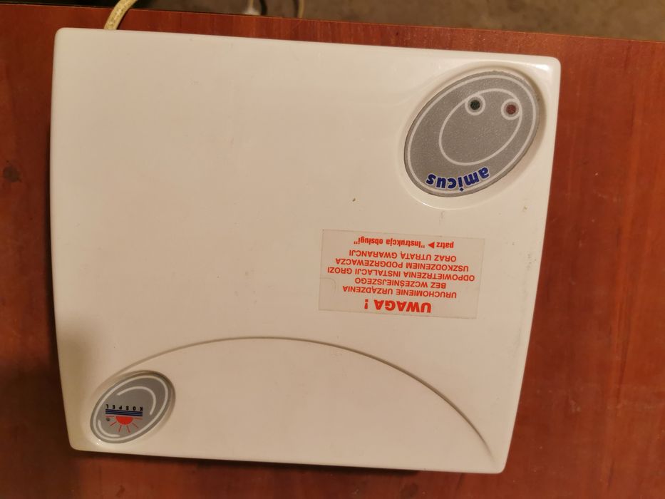 Elektryczny przepływowy podgrzewacz wody Ospel AMICIS