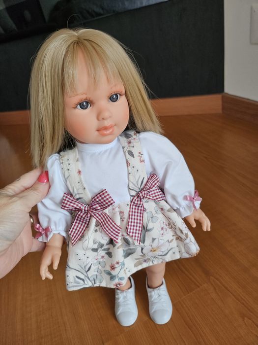 Boneca linda nova