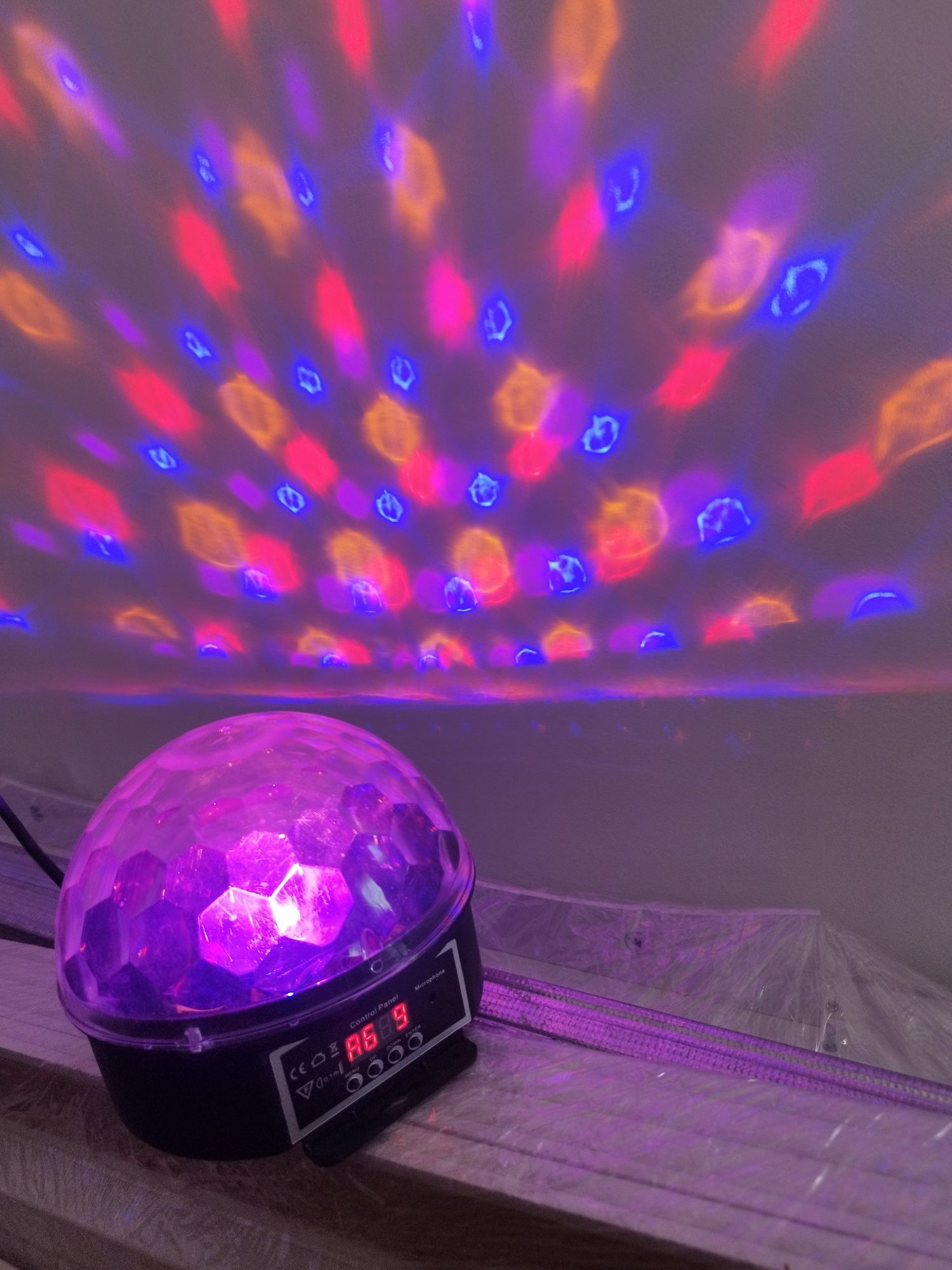 Tanio lampa disco, LED