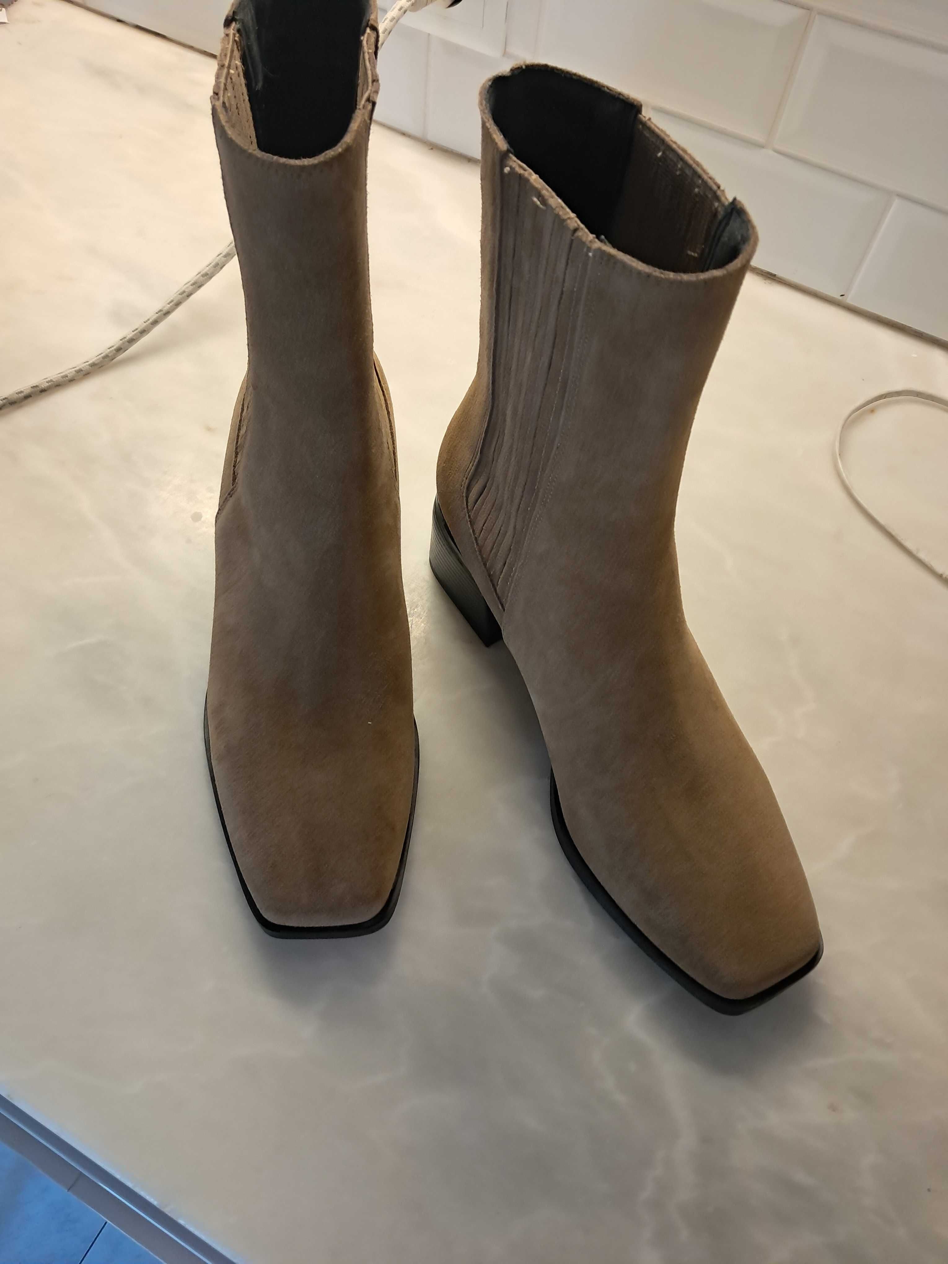 Botins novos Pull and Bear 39 bejes acastanhados