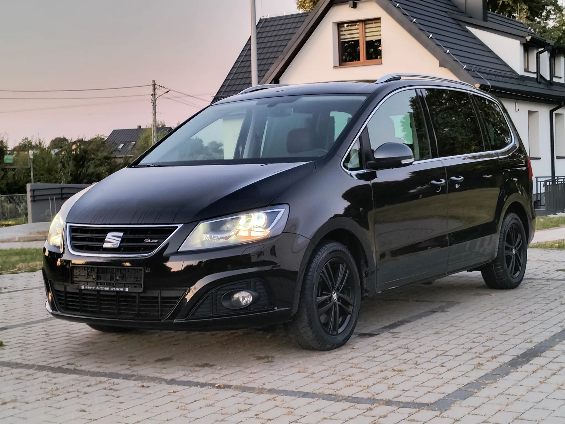 Seat Alhambra FR_AUTOMAT/ŁOPATKI_Xenon/Ledy_SKÓRA/ALCANTARA/G/Fotele_Navi/K/Cofania!