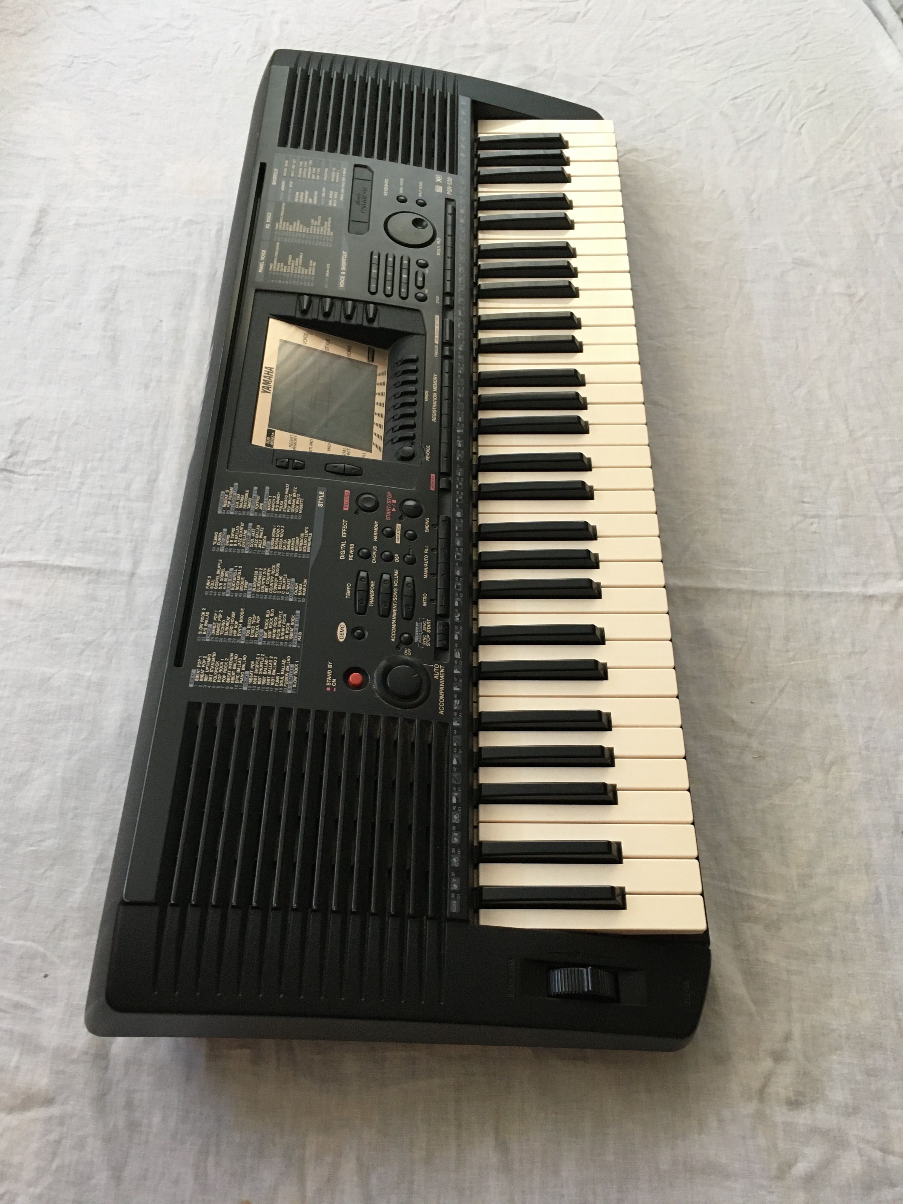 Сентизатор Yamaha PSR 530