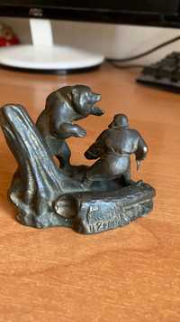 Бронзова статуетка «Ведмідь та мисливець»
