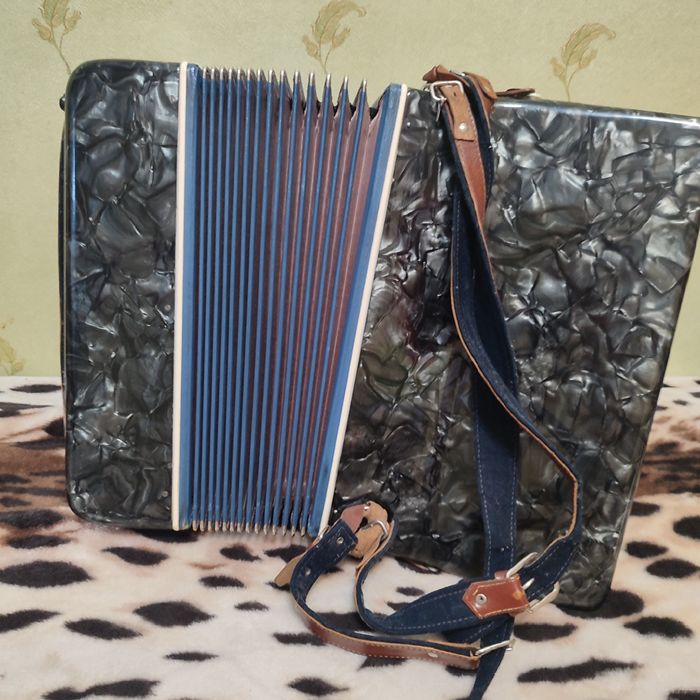 Продам акордеон.