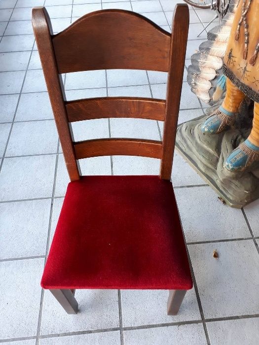 Stół i krzesła komplet