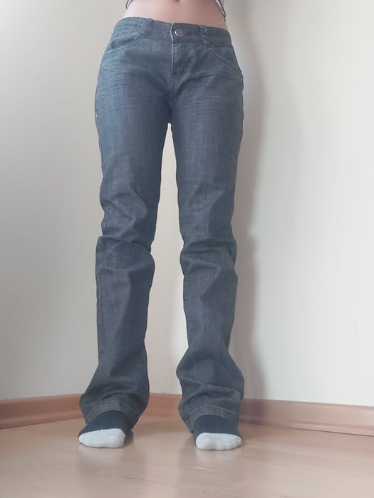 Calças cinzentas escuras, lowrise y2k