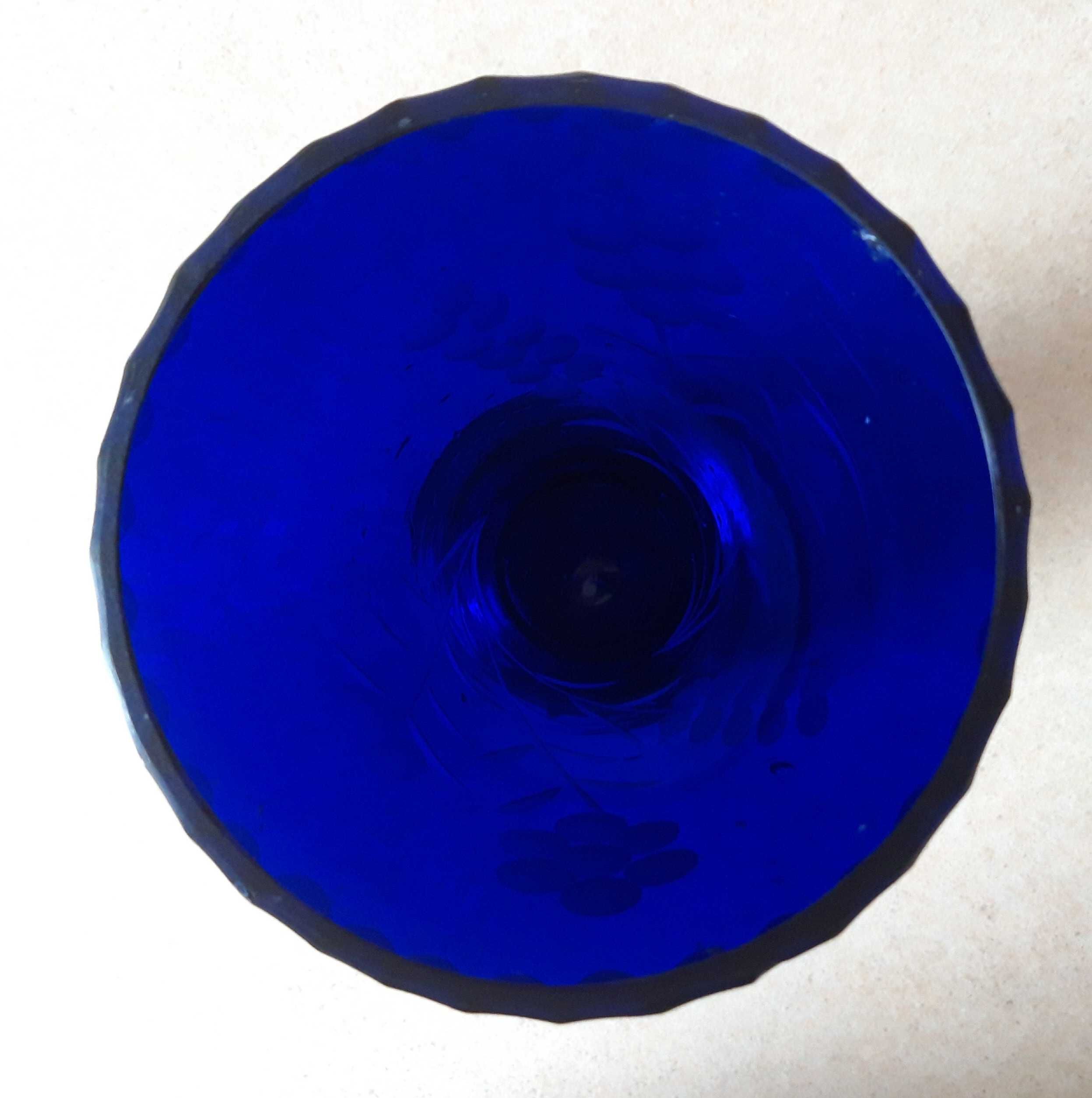 ręcznie szlifowany 27 cm wazon kobaltowy stare szkło PRL