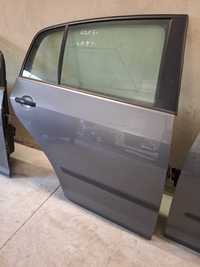 Drzwi tylne prawe VW Golf V Plus kod lakieru LA7T