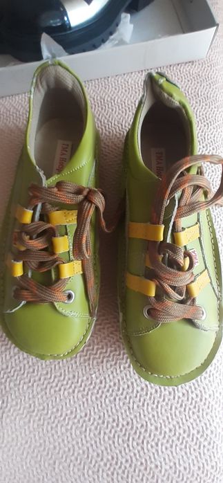 Dois pares de sapatos novos de Marca