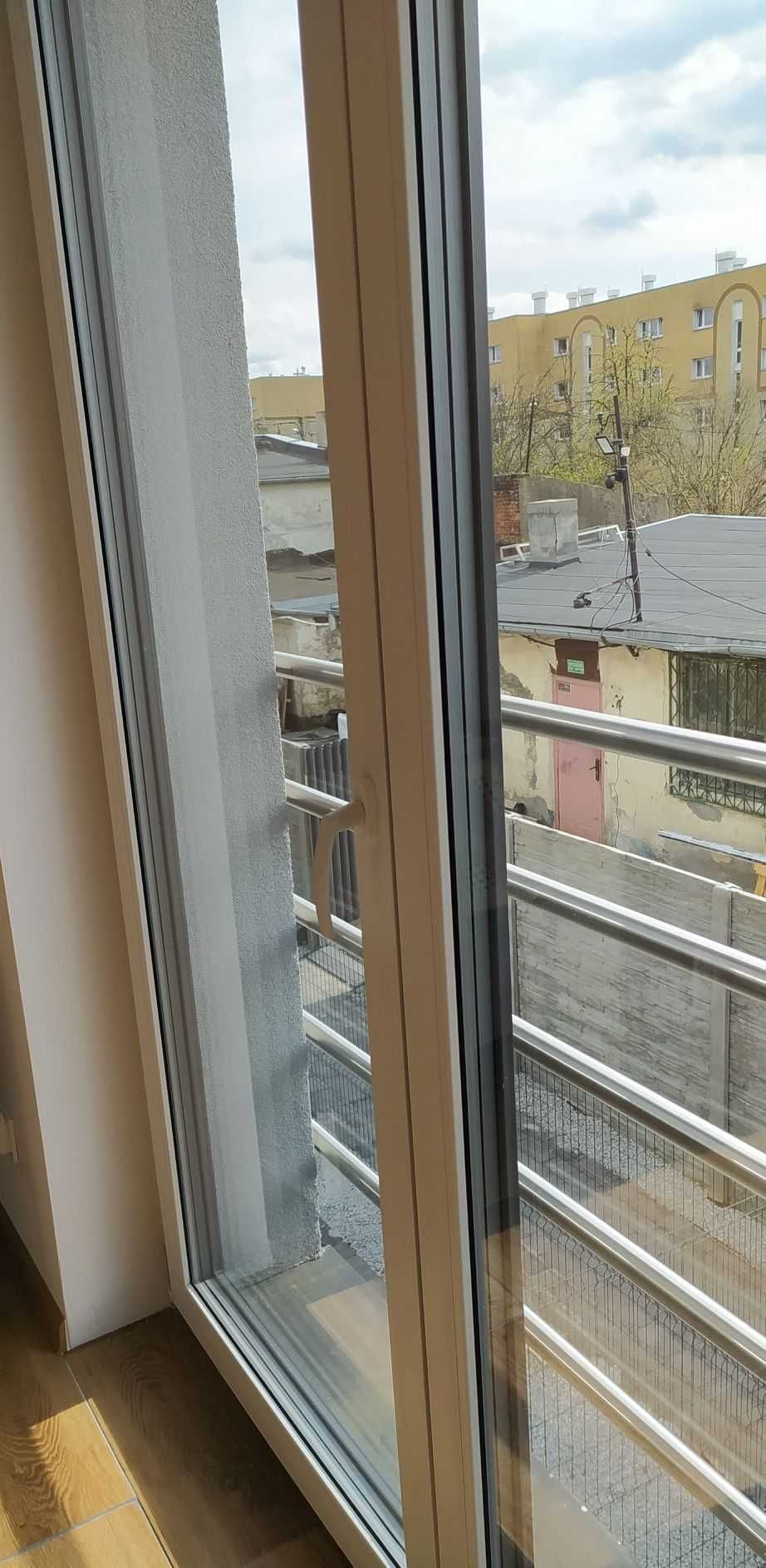 Mycie Okien domu witryny sklepowe i balkony. Pranie tapicerki meblowej
