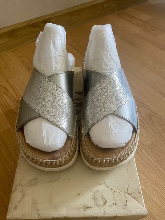 Шлёпанци кожаные