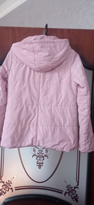 Продам куртки та жилетки з яких виросли,стан нових