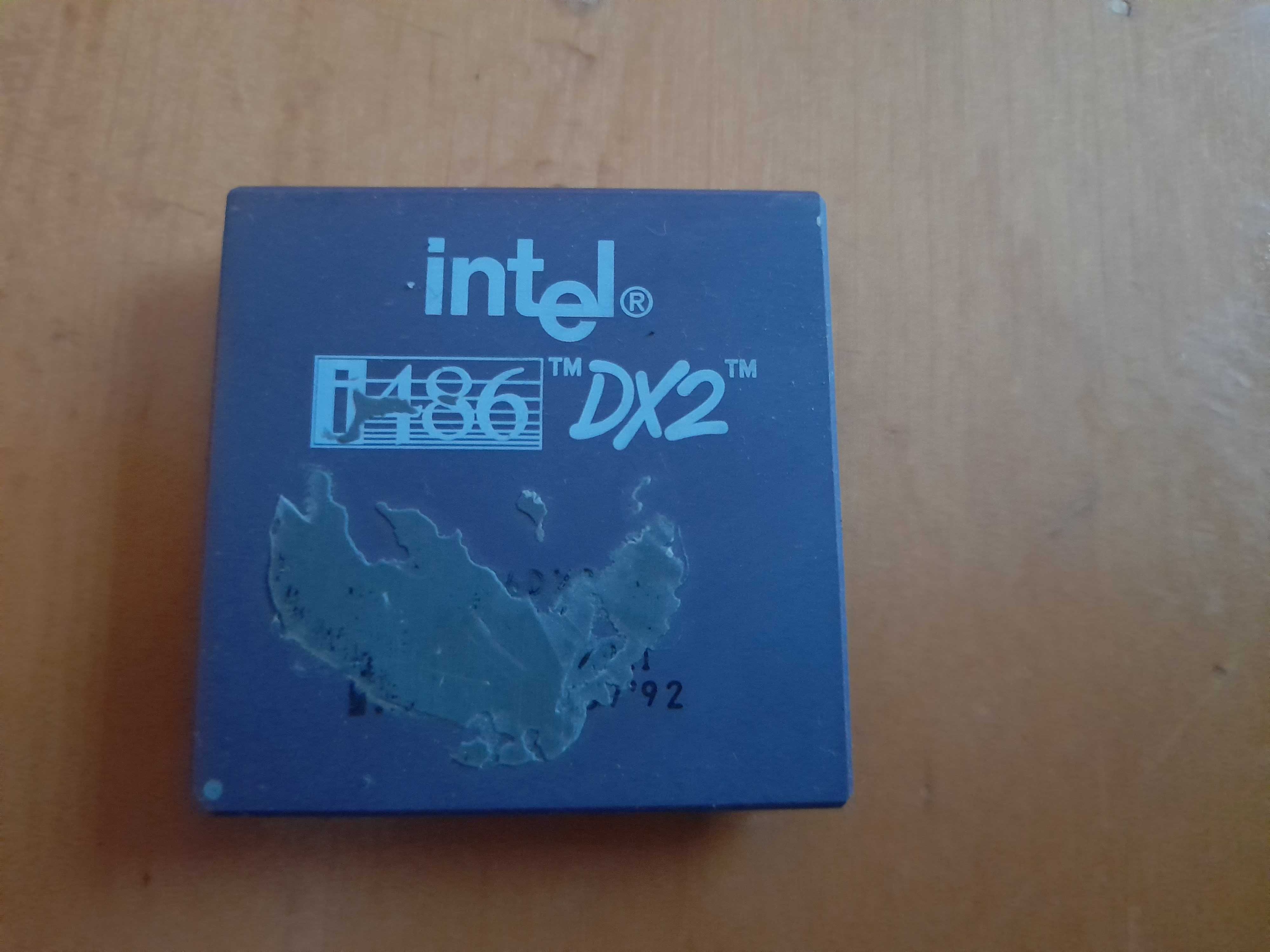 Stary retro procesor Intel 486 DX2
