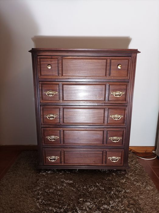 Meia cómoda antiga alta restaurada em madeira de mogno