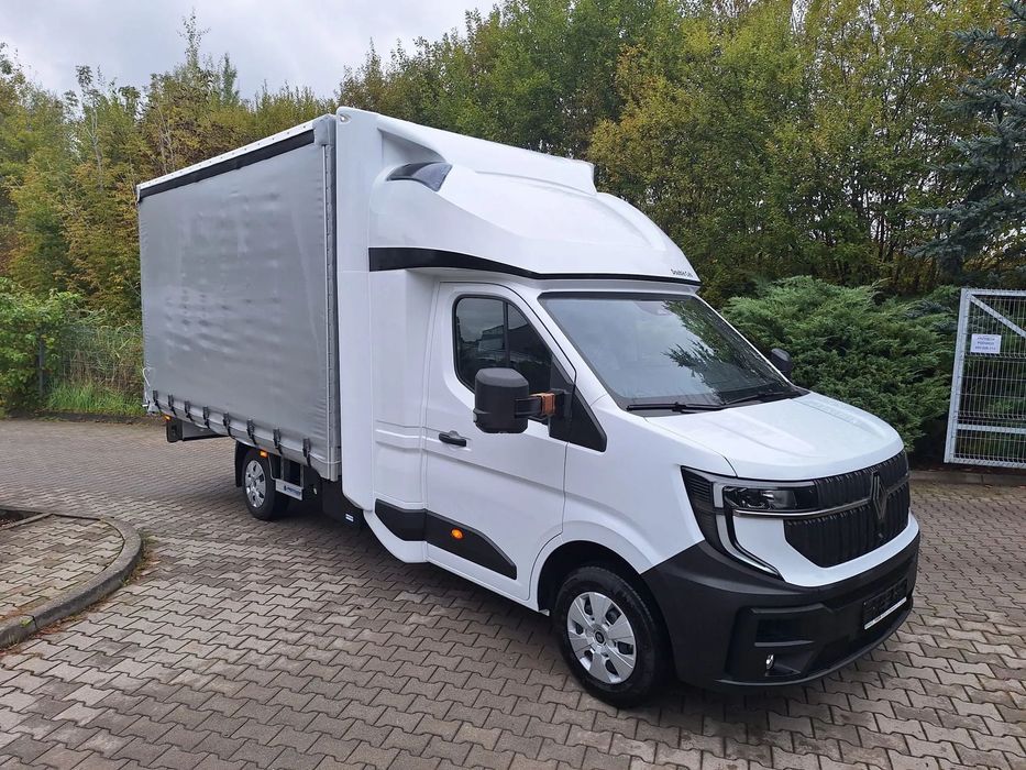 Renault Master  "Międzynarodówka" z tylnym spaniem 8 palet