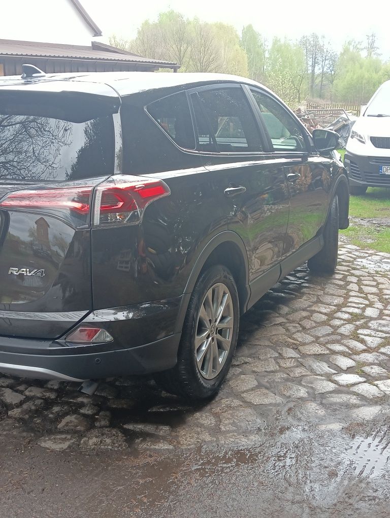 SUV Toyota RAV4 Prestige,2017 rok.