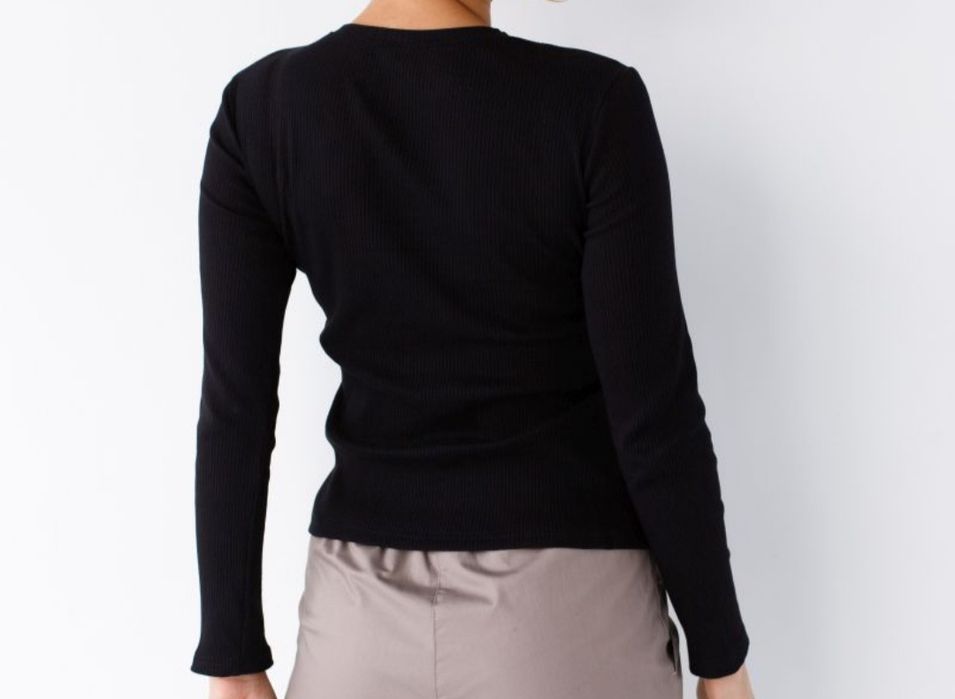 Медичний лонгслів в рубчик білий халат.