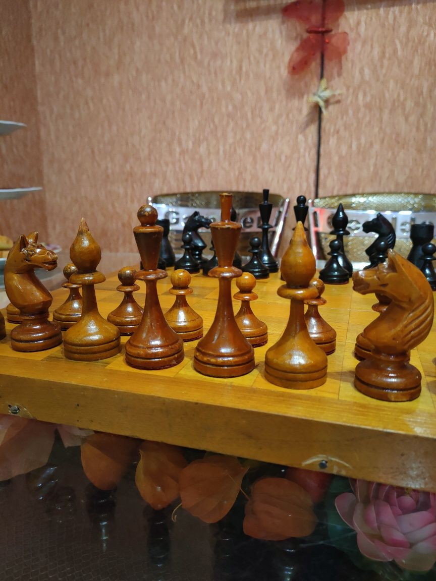 40 на 40 см. Доска. Комплект большие деревянные шахматы 1960 года.