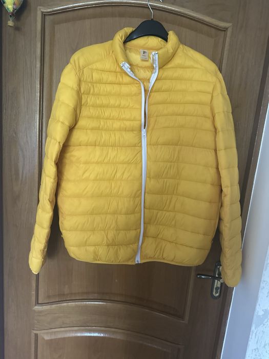 Куртка нова жовтого кольору універсал